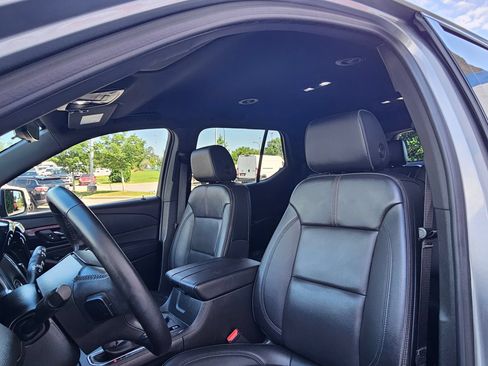 Used 2023 Chevrolet Traverse RS FWD image 21