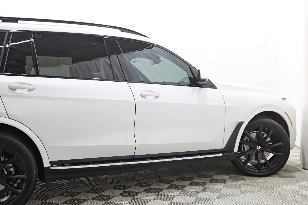 Used 2024 BMW X7 xDrive40i w/ M Sport Package AWD/4WD image 10