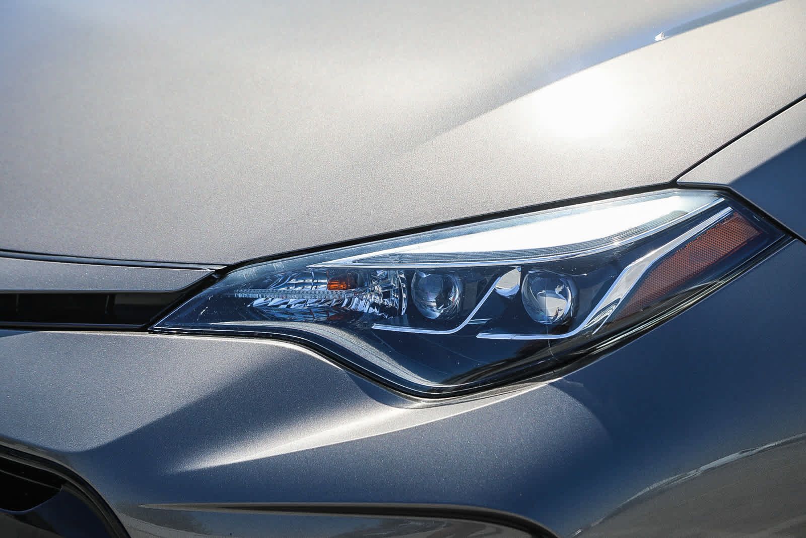 Used 2018 Toyota Corolla SE w/ Carpet Mat Package (TMS) FWD image 8
