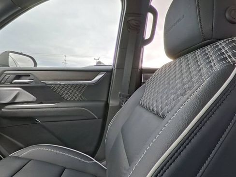 Used 2025 GMC Acadia Denali w/ Super Cruise Package AWD/4WD image 28