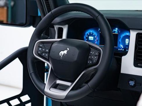 Used 2025 Ford Bronco RETRO image 37