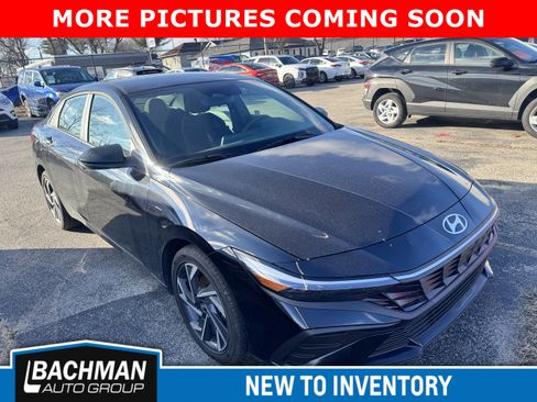 Certified 2025 Hyundai Elantra SEL image 1
