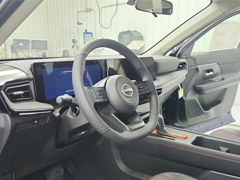 New 2025 Nissan Kicks SR image 18