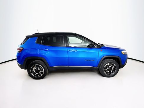 Used 2025 Jeep Compass Trailhawk w/ Trailhawk Elite Group image 2