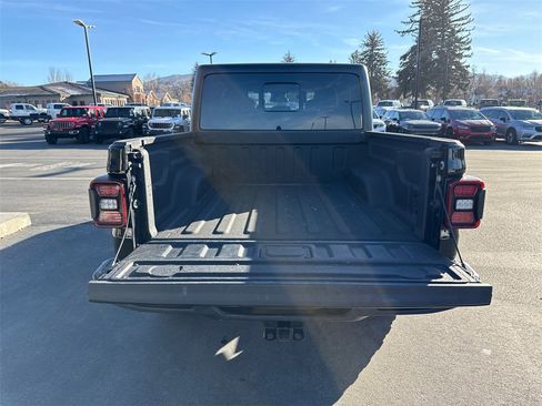 Used 2024 Jeep Gladiator Sport image 11