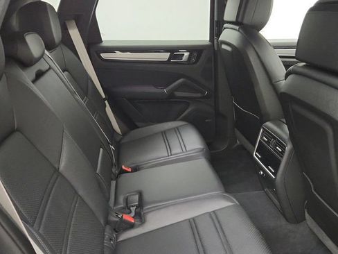 Used 2022 Porsche Cayenne Platinum Edition w/ Premium Package Plus AWD/4WD image 24