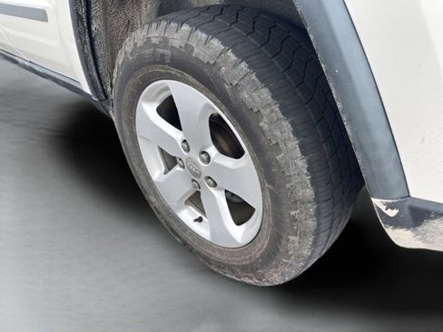 Used 2012 Jeep Grand Cherokee Laredo image 14