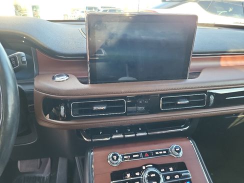 Used 2020 Lincoln Aviator Reserve w/ Equipment Group 201A image 9
