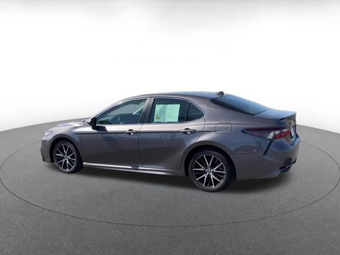 Used 2024 Toyota Camry SE FWD image 10