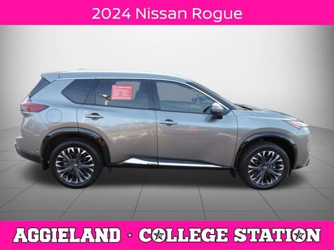 Used 2024 Nissan Rogue Platinum w/ Platinum Premium Package FWD image 2