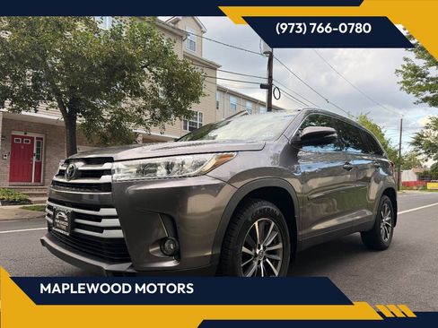 Used 2019 Toyota Highlander XLE AWD/4WD image 1