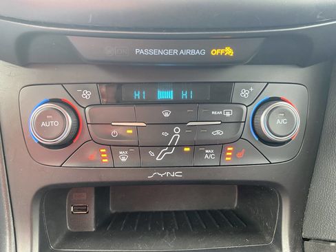 Used 2017 Ford Focus SE image 32