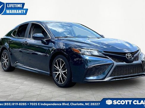 Used 2021 Toyota Camry SE FWD image 1