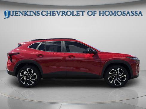 New 2026 Chevrolet Trax RS w/ Sunroof Package FWD image 2