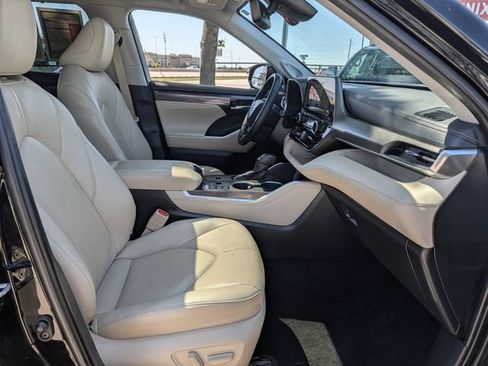 Used 2024 Toyota Highlander Limited AWD/4WD image 34