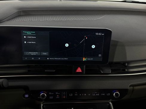 Used 2025 Kia Carnival EX image 17