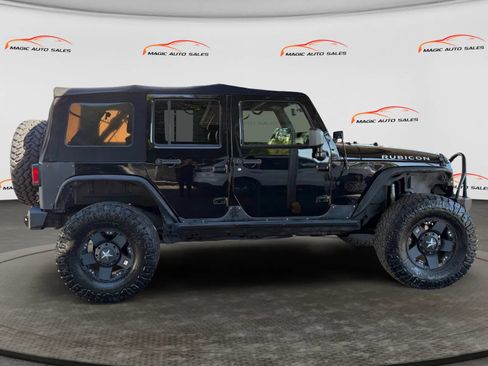 Used 2013 Jeep Wrangler Unlimited Rubicon w/ Connectivity Group AWD/4WD image 6