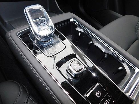 New 2026 Volvo XC90 B6 Plus w/ Protection Package image 18