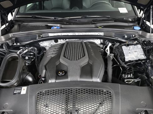 Certified 2026 Porsche Macan AWD/4WD image 26