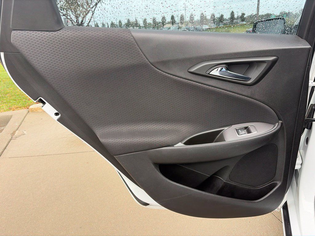 Used 2017 Chevrolet Malibu LS FWD image 34