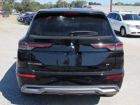 New 2025 Mitsubishi Outlander SE image 4