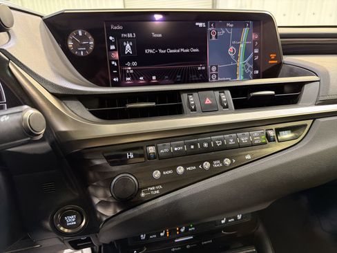 Used 2019 Lexus ES 350 w/ Ultra Luxury Package image 17