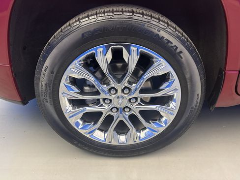 Used 2023 Chevrolet Traverse Premier w/ LPO, Floor Liner Package AWD/4WD image 8