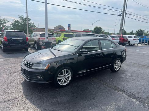 Used 2017 Volkswagen Jetta SEL FWD image 2