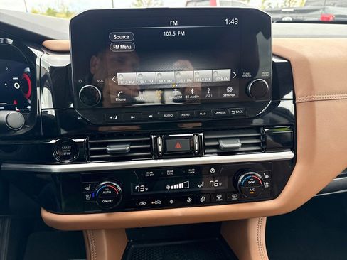 Used 2025 Nissan Pathfinder Platinum image 26