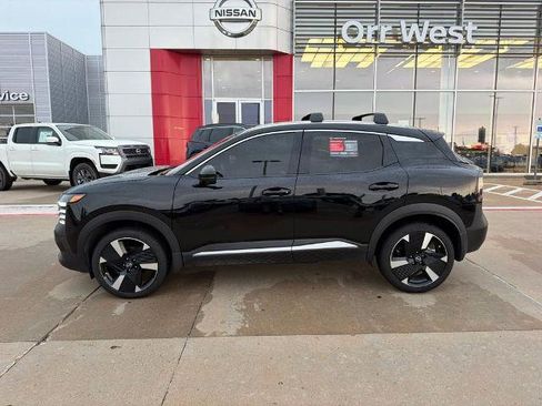 Certified 2025 Nissan Kicks SR FWD image 2