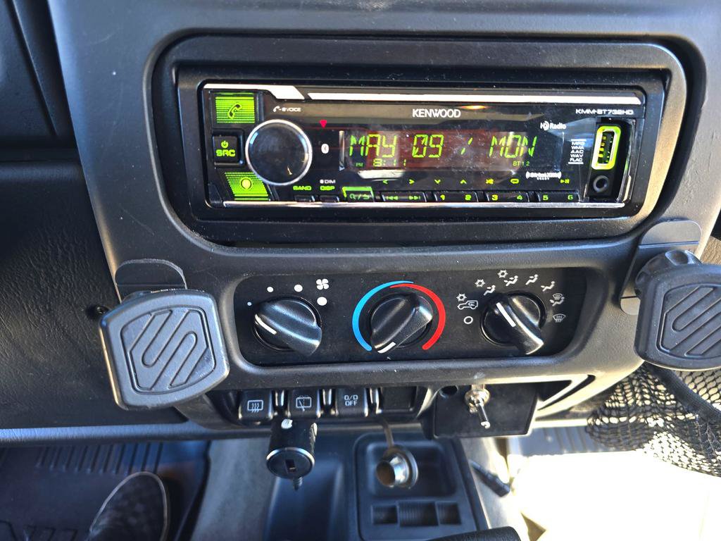 Used 2004 Jeep Wrangler X w/ Convenience Group AWD/4WD image 14