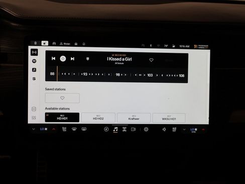 Used 2022 Rivian R1T Adventure image 42