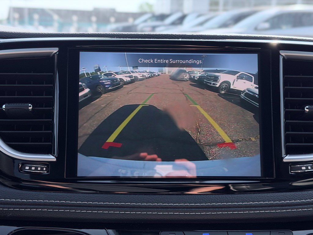 Certified 2025 Chrysler Pacifica Limited FWD image 53
