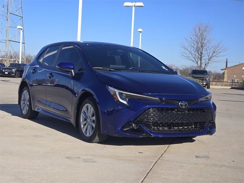Used 2023 Toyota Corolla SE image 3