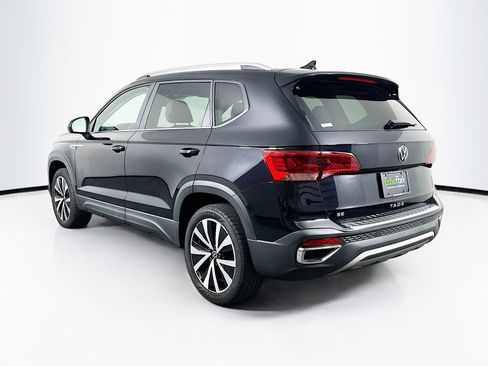 Used 2023 Volkswagen Taos SE w/ Panoramic Sunroof Package FWD image 5