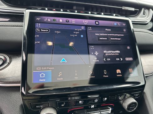 Used 2023 Jeep Grand Cherokee Overland image 31