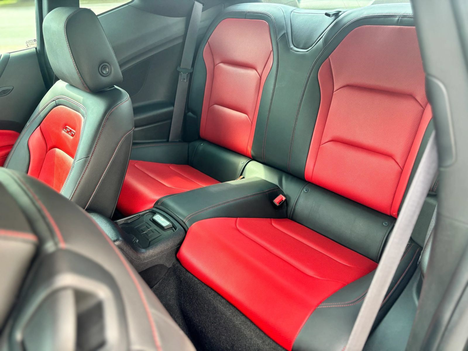 Used 2016 Chevrolet Camaro SS RWD image 17