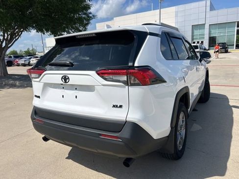 Used 2025 Toyota RAV4 XLE image 3