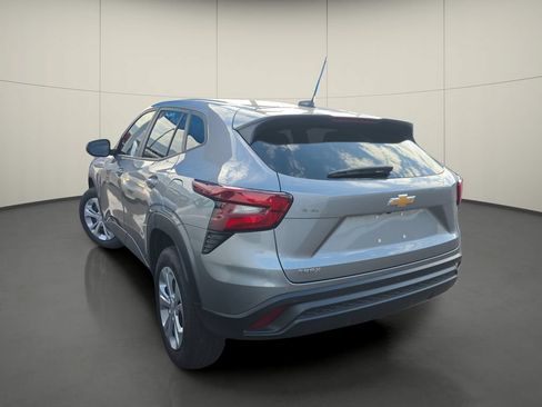 Used 2025 Chevrolet Trax LS w/ Driver Confidence Package FWD image 3