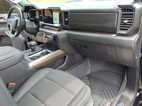 Used 2025 Chevrolet Silverado 1500 LT Trail Boss w/ Convenience Package II AWD/4WD image 16
