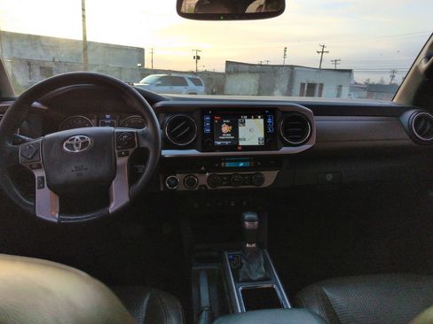 Used 2017 Toyota Tacoma Limited w/ Tow Package image 12