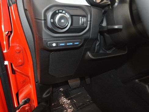 Used 2025 Jeep Wrangler Unlimited Sahara w/ Safety Group image 31