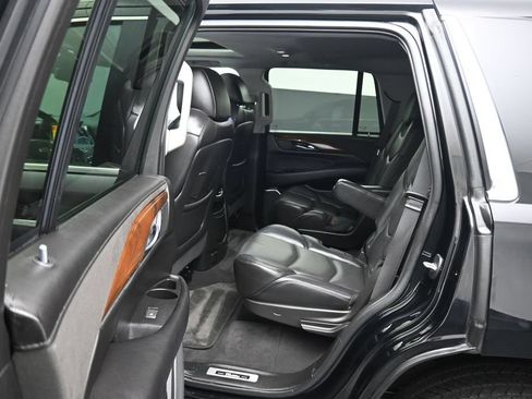 Used 2020 Cadillac Escalade Luxury w/ LPO, Radiant Package AWD/4WD image 36