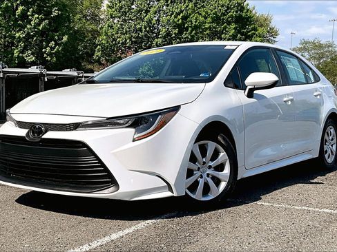 Used 2024 Toyota Corolla LE image 1