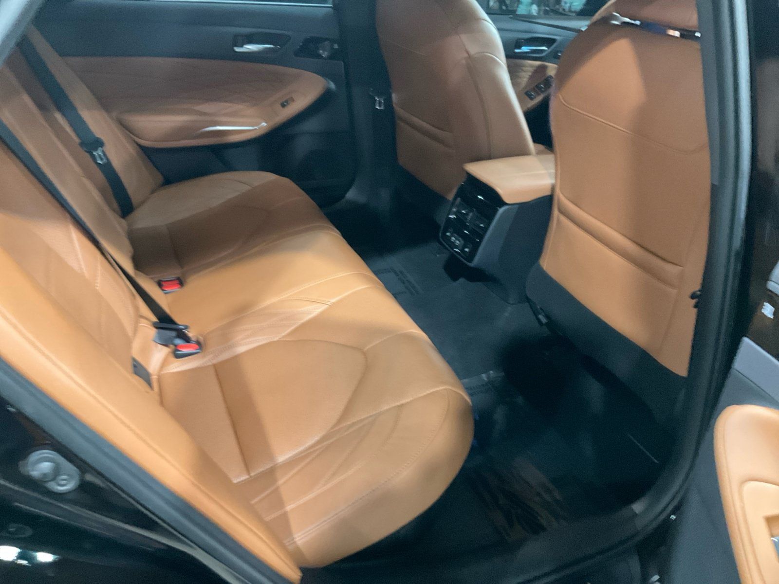 Used 2020 Toyota Avalon Limited w/ Advanced Safety Package FWD image 19
