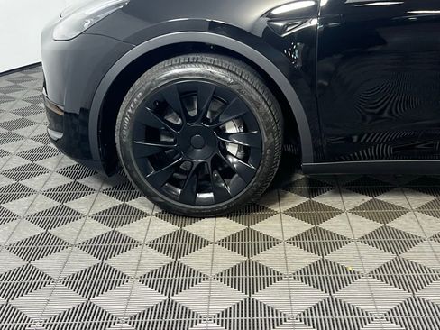Used 2025 Tesla Model Y Long Range image 11