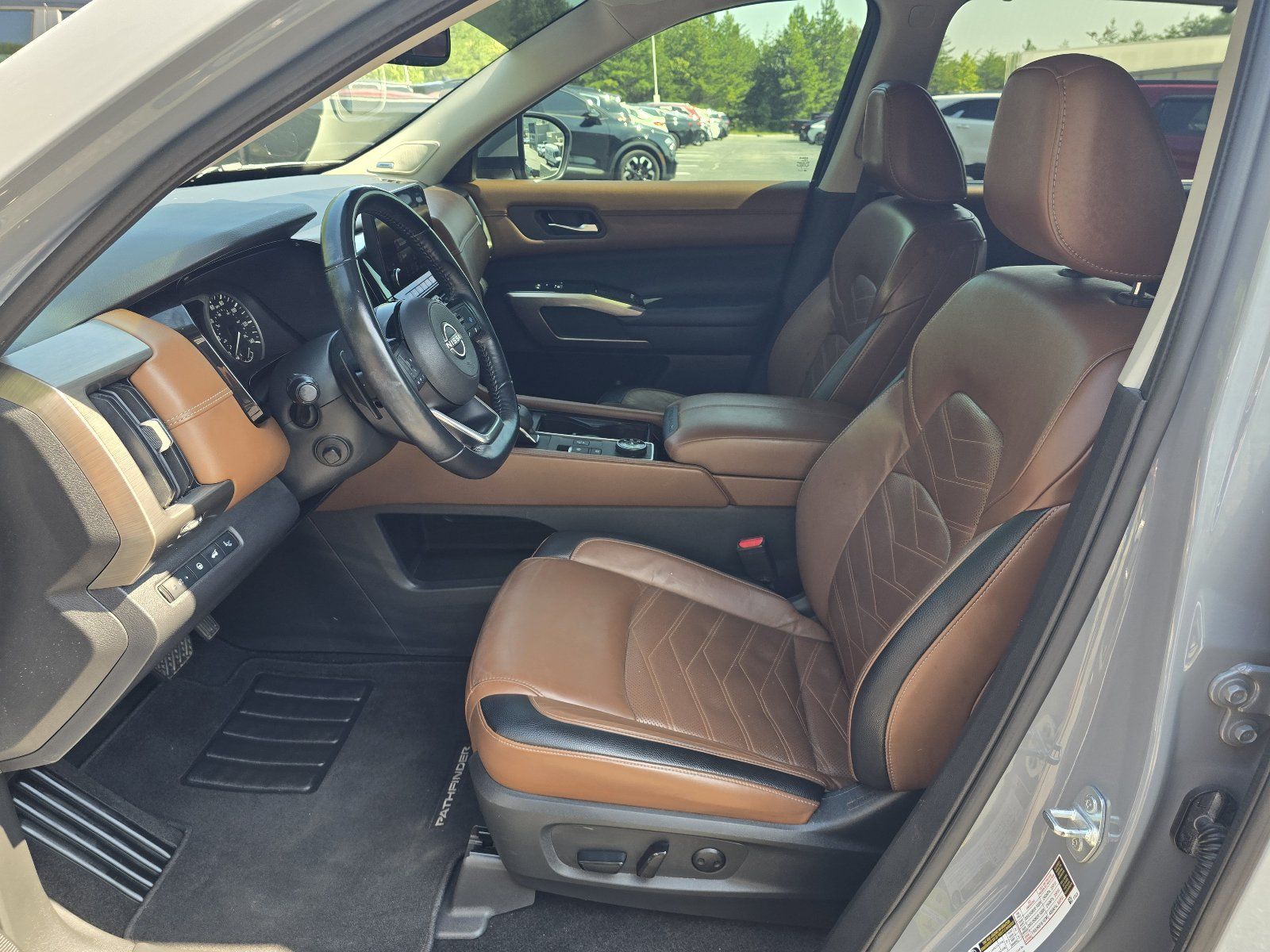 Used 2022 Nissan Pathfinder Platinum AWD/4WD image 12