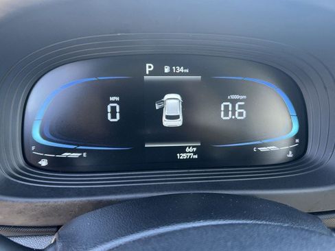 Used 2025 Hyundai Venue SEL image 12