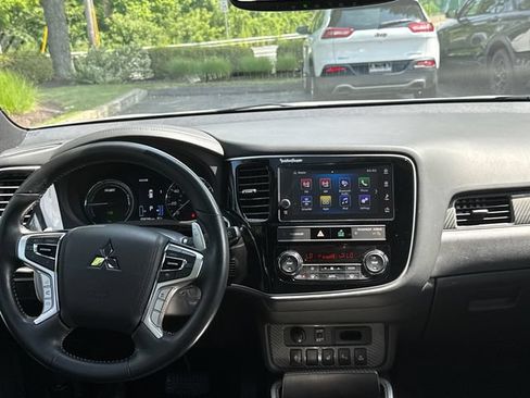 Used 2019 Mitsubishi Outlander 4WD Plug-In Hybrid image 23