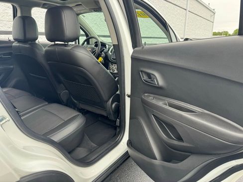 Used 2015 Chevrolet Trax LT w/ LT Sun and Sound Package AWD/4WD image 28